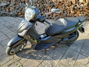 Piaggo Beverly 300 Police