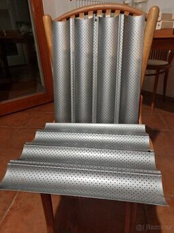 Prodám nerezové plechy na pečení francouzských baget