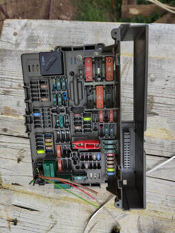 BMW E90+91+ E87, pojistková skříň