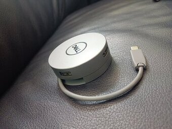 Víceportový adaptér 6 v 1 Dell, pěkný stav