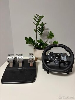 herní volant Logitech G920  s řadicí pákou Logitech Driving