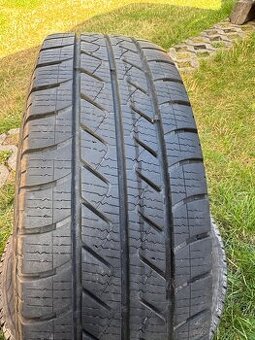 Celoroční pneu