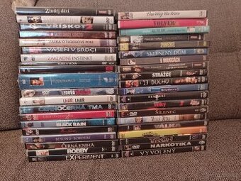PRODÁM větší množství s DVD filmama
