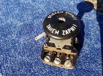 3-f hlavni vypinac Tahem zapni, stiskem vypni