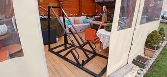 Posilovací stroj - Legpress