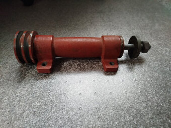 Hřídel na okružní pilu 300