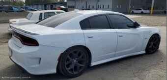 Dodge Charger 6,4 V8 na náhradní díly