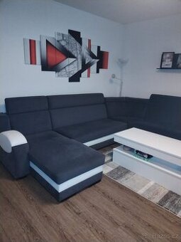 Pohodlný rozměrný gauč ve velmi dobrém stavu