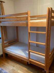 Patrová postel ze smrkového dřeva