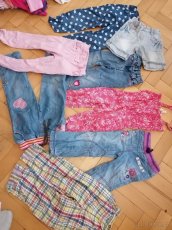 Mix oblečení 90 kusů, holčička 2-4 roky, šaty, kalhoty...