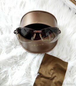 Sluneční brýle Gucci crystal