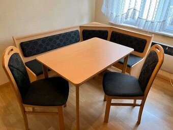 Rohová lavice, rozkládací stůl a 2 židle - masivní