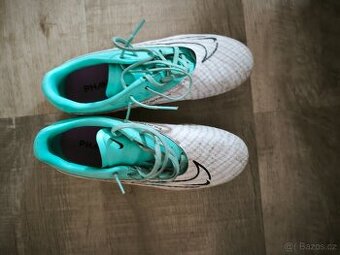 Kopačky NIKE vel. 39 kovové špunty