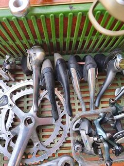 Komponenty Ultegra Tricolor a 105 atd