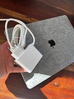 MacBook Pro 13'' 2017, 16GB ram, 256gb, dvoujádro