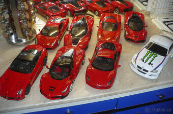 RC auto model 1:18 Rastar Ferrari