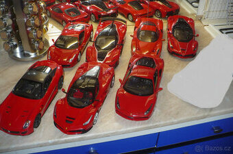 RC auto model 1:18 Rastar Ferrari