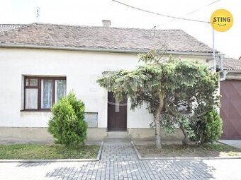 Rodinný dům 4+1, se zahradou a hosp. budovou v Hevlíně