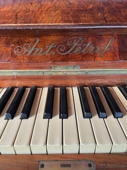 Piano /velmi poškozené/ - 1