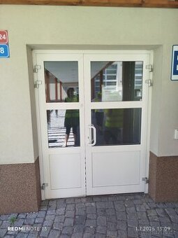 Plastové dveře