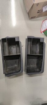Bmw e30 2x kastlik, 2x plast pro zadni znacku