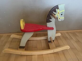 Dreveny houpaci kun - 1