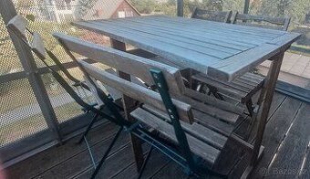 Balkonový stůl se židlemi