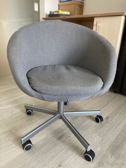 Otočná látková židle IKEA SKRUVSTA – šedá