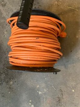 Prodlužovací kabel na bubnu – 50 metrů