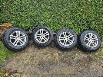 Zimní pneu 215/70 R16