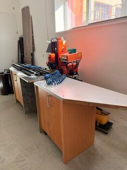 VÝPRODEJ DÍLNY – BLUM PRO-CENTER + sada vrtacích hlav (Minip