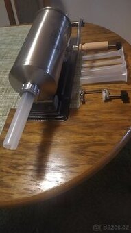 Plnička na klobásy-narážečka