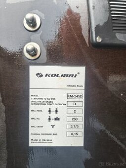 Člun s pevnou skládací podlahou