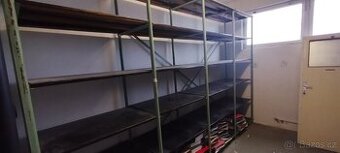 Železný policový regál