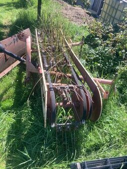 Shrnovač a obraceč sena