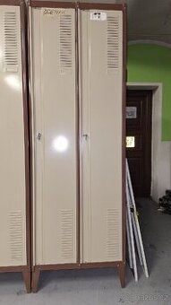 Plechové skříně, zánovní stav.