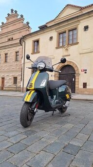 Vespa GTS Super  125 Racing Sixties