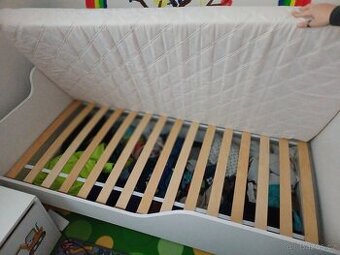 Dětská postel a truhla