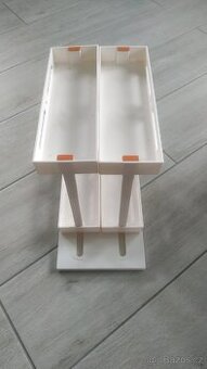 Výsuvný regálek do skříňky nebo kuchyně