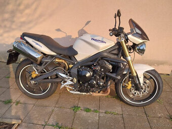 Triumph StreetTriple 675