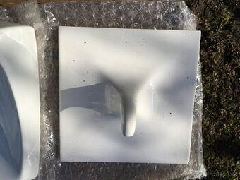 Umyvadlo na WC,mýdelníky,keram.věšák