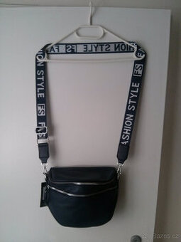 CROSSBODY LEDVINKA TM.MODRA NEBO ČERNA - NOVE