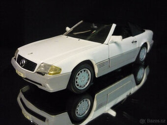 Mercedes Benz 500 SL Soft Top Revell 1/18 - 1