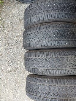 235/60/18 107h Dunlop - zimní pneu 4ks