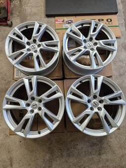 R18 Volvo Originální sada disků 5x108
