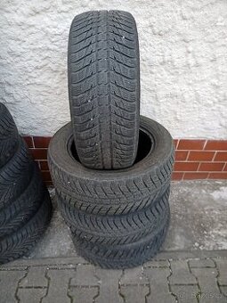 Zimní pneumatiky 235/55 R17