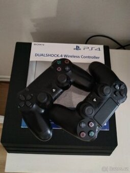 PS4 Pro 1T + dva ovladače + 5 her
