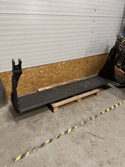 Žralok - originál přední část výklopné lžíce JCB