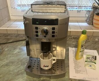 DELONGHI automatický kávovar - TOP STAV -