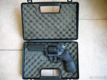 Plynoví revolver - 1
